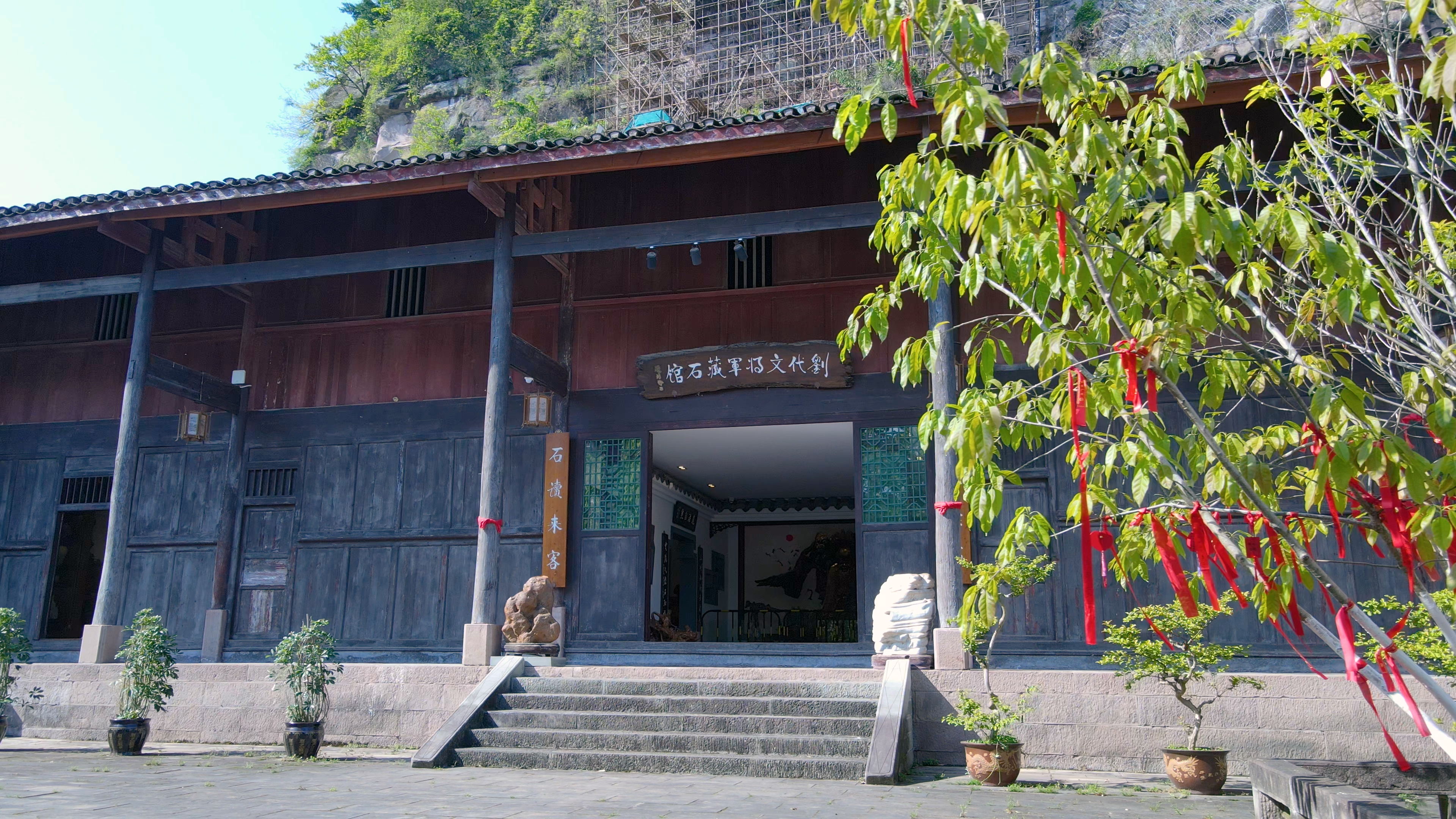 4K实拍重庆三峡文物园文物展示厅视频的预览图