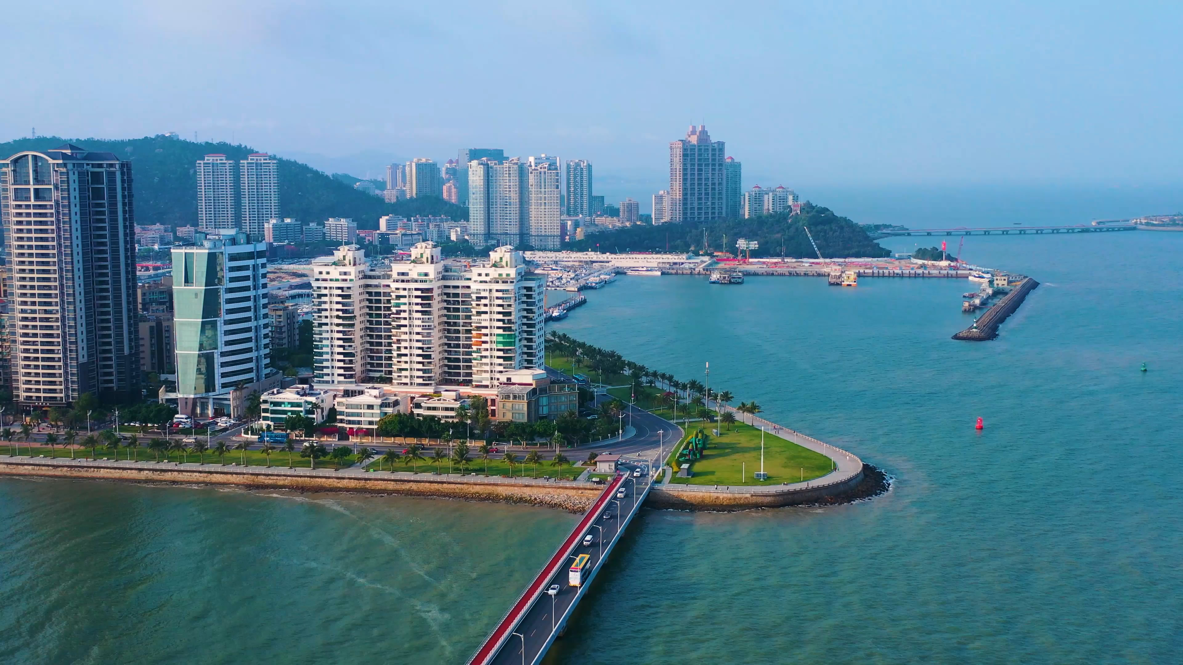 4k珠海城市半岛建筑房产情侣南路交通滨海风光视频的预览图