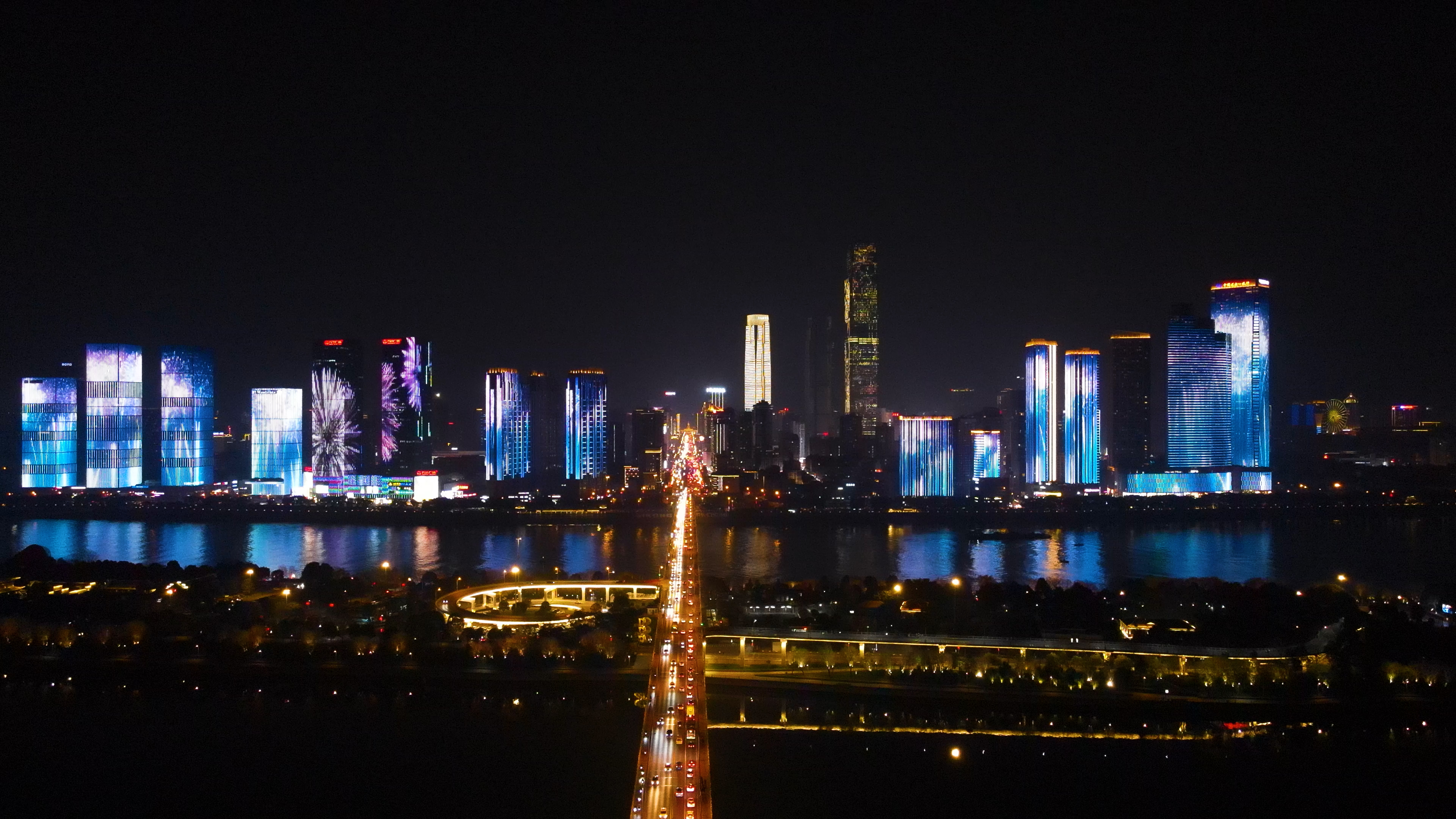 4K航拍长沙湘江城市夜景灯光视频视频的预览图