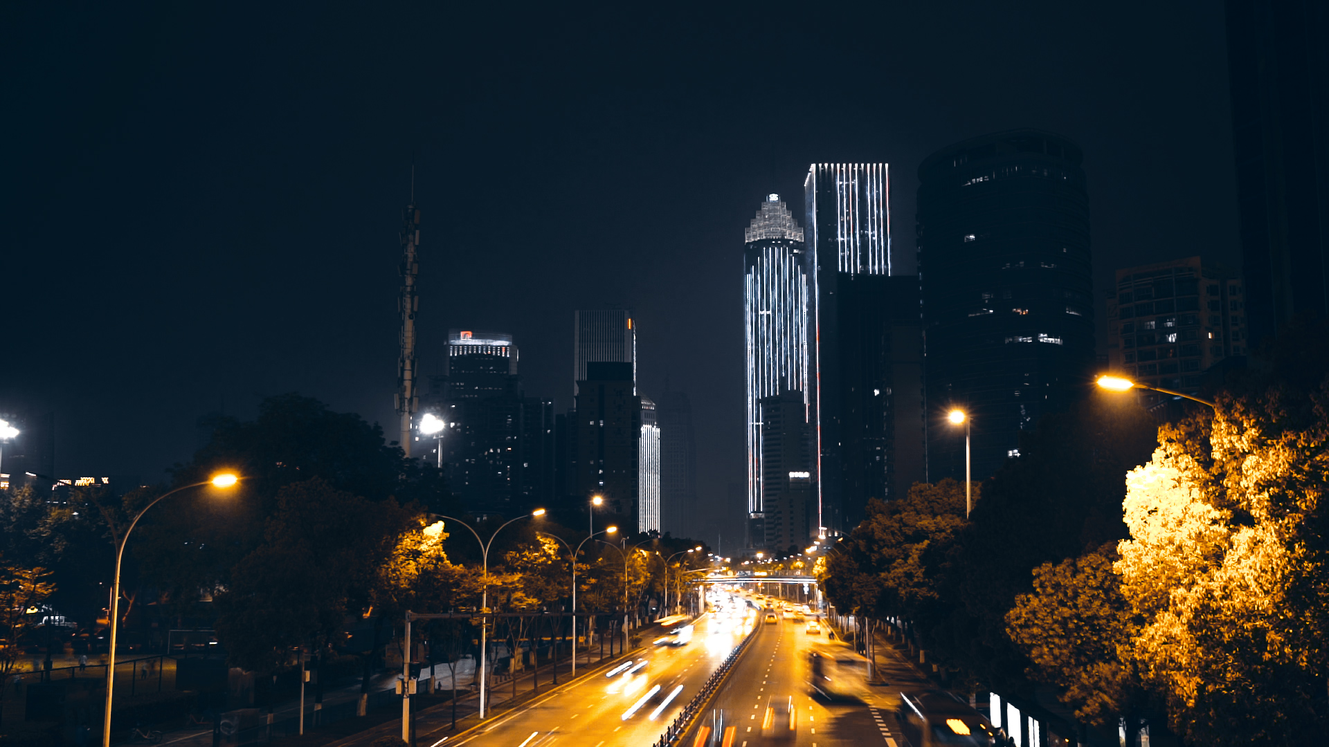 4K武汉城市建筑车流灯光延时夜景实拍视频视频的预览图