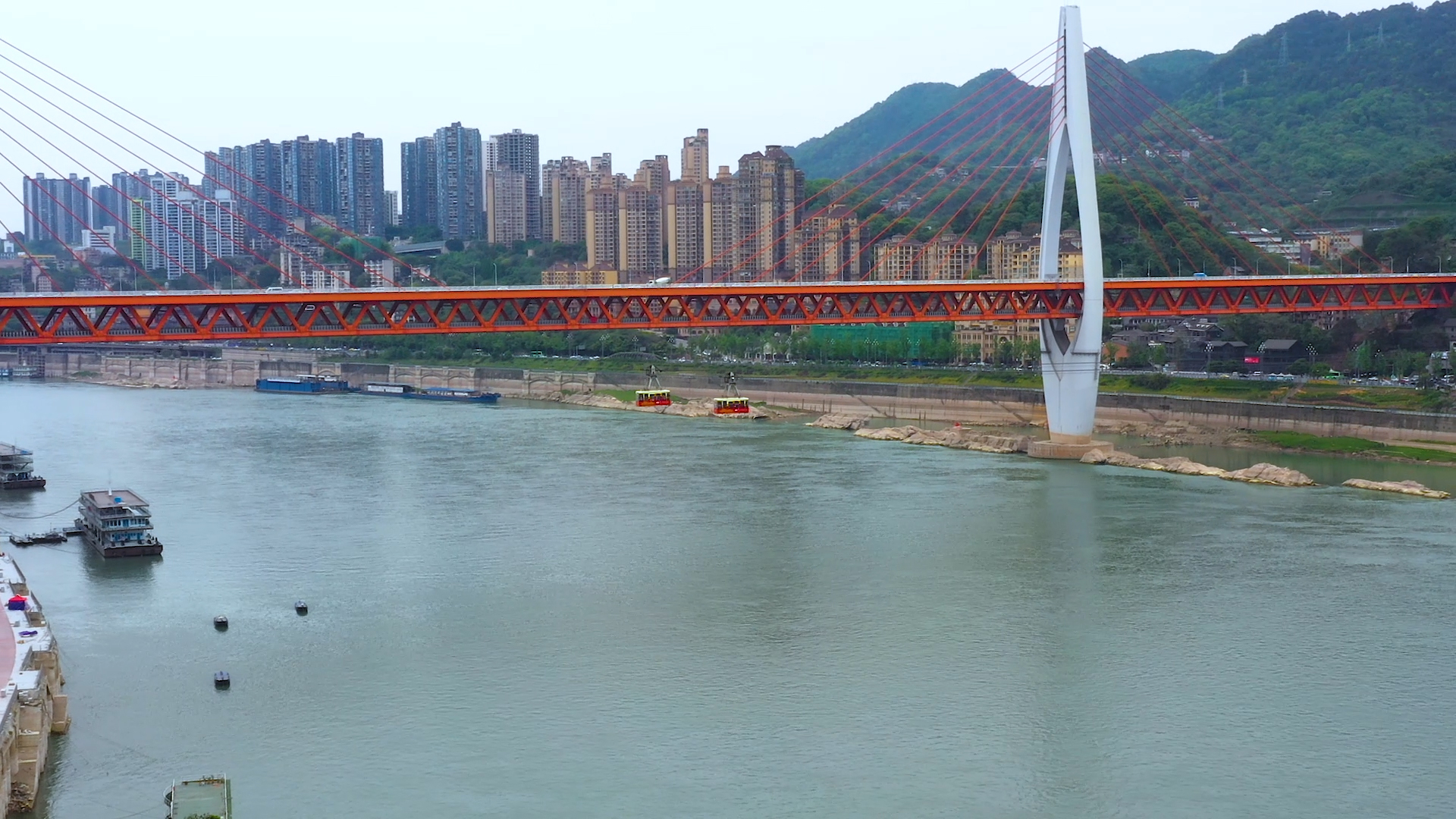 4K实拍重庆地标长江索道景点缆车视频的预览图