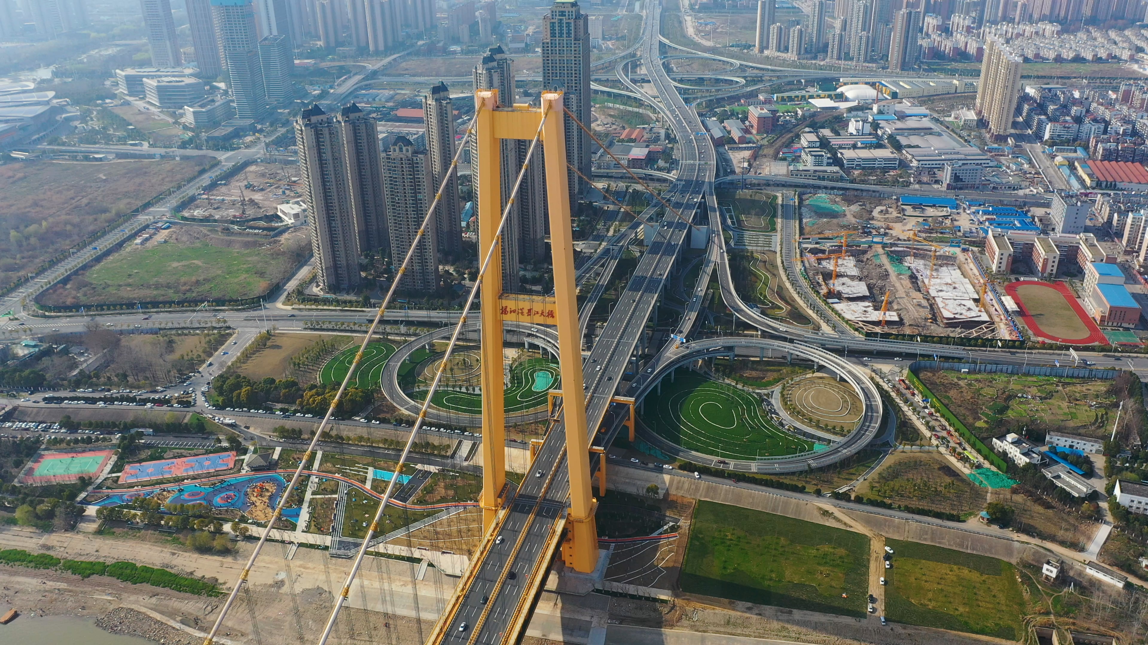 4K武汉城市航拍地标杨泗港长江大桥航拍实拍视频视频的预览图