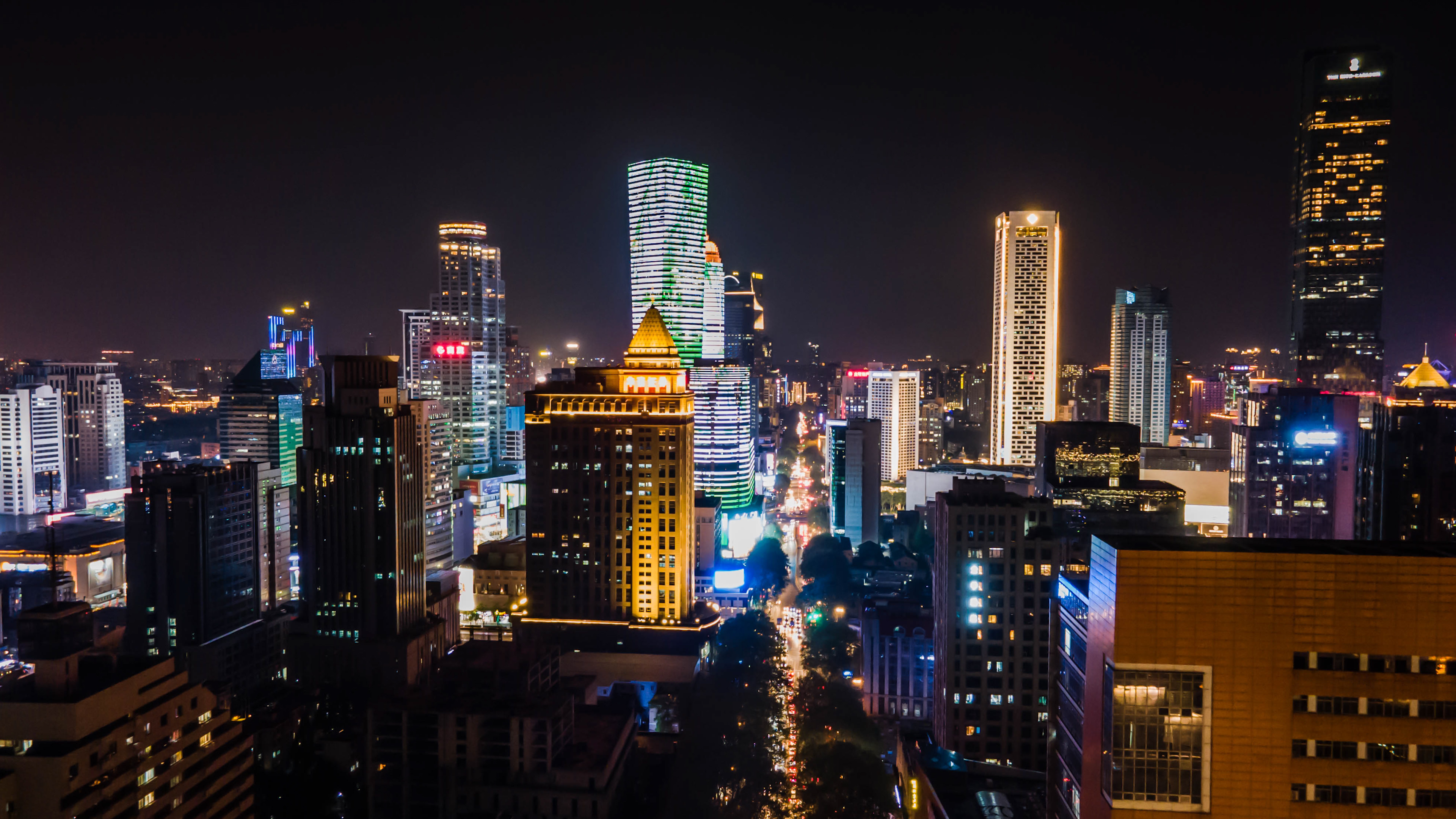 4K航拍南京新街口CBD商业夜景延时摄影视频的预览图
