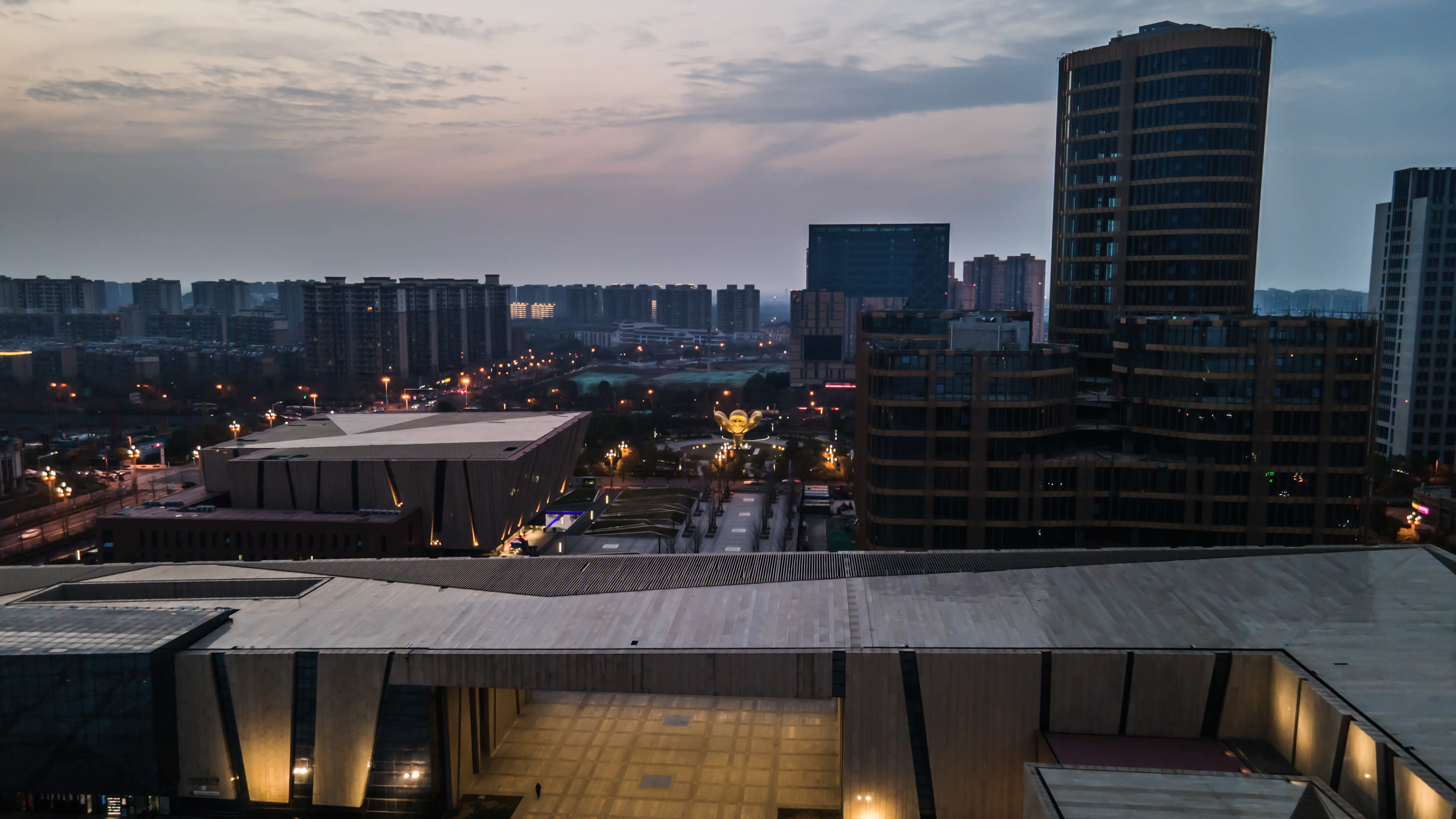 4K航拍南京六合新城市民中心夜景延时摄影视频的预览图