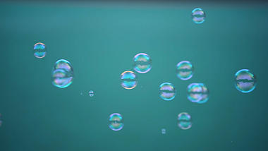4K实拍唯美小清新漂浮的泡泡视频的预览图
