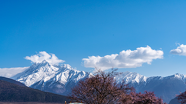 8K西藏雅鲁藏布江大峡谷雪山云朵天空延时风景视频的预览图
