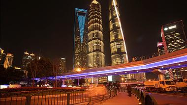 8k上海陆家嘴金融中心人流夜景延时摄影视频的预览图