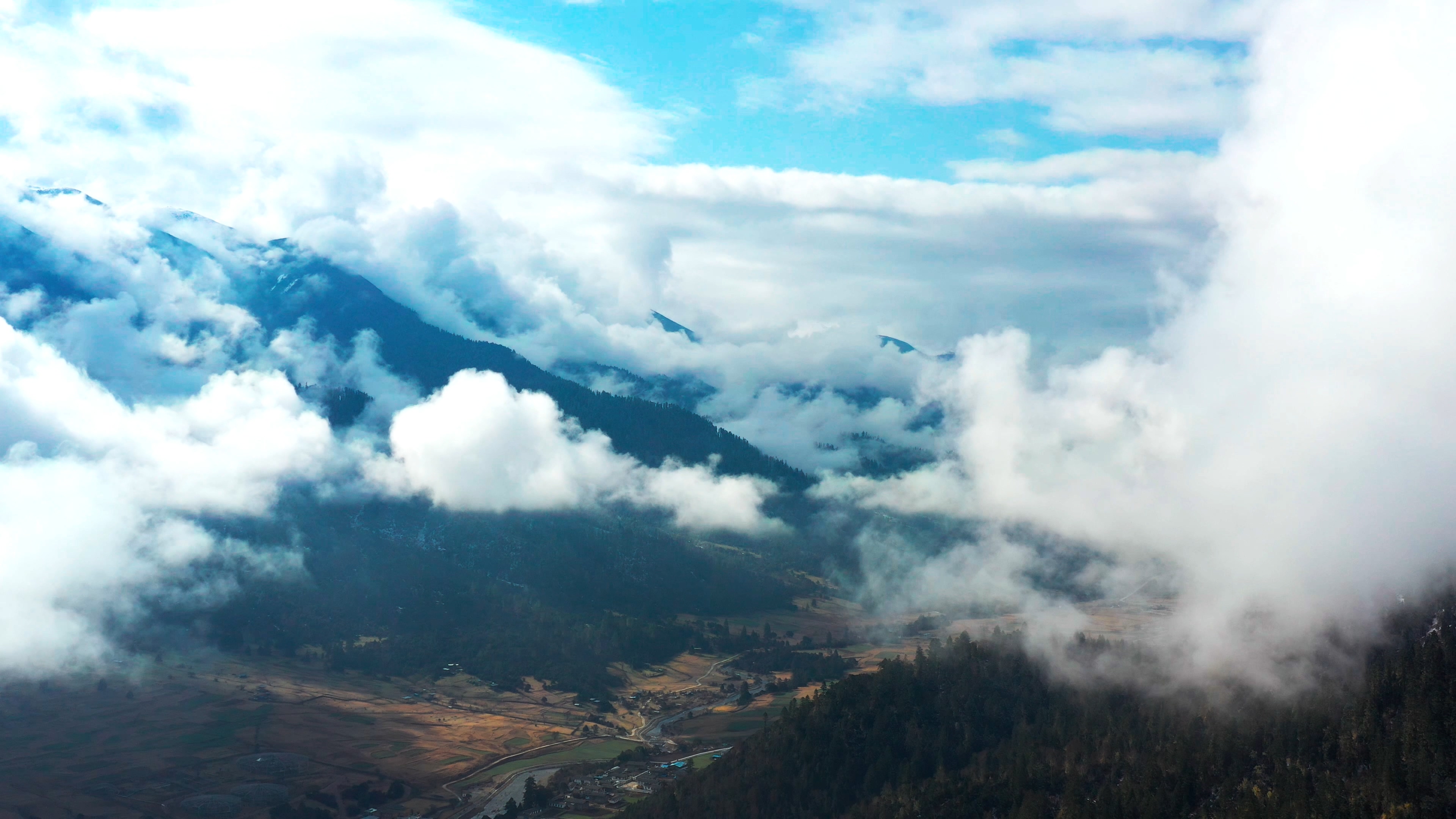 4K川藏线鲁朗云海山峰云海风景航拍素材视频的预览图
