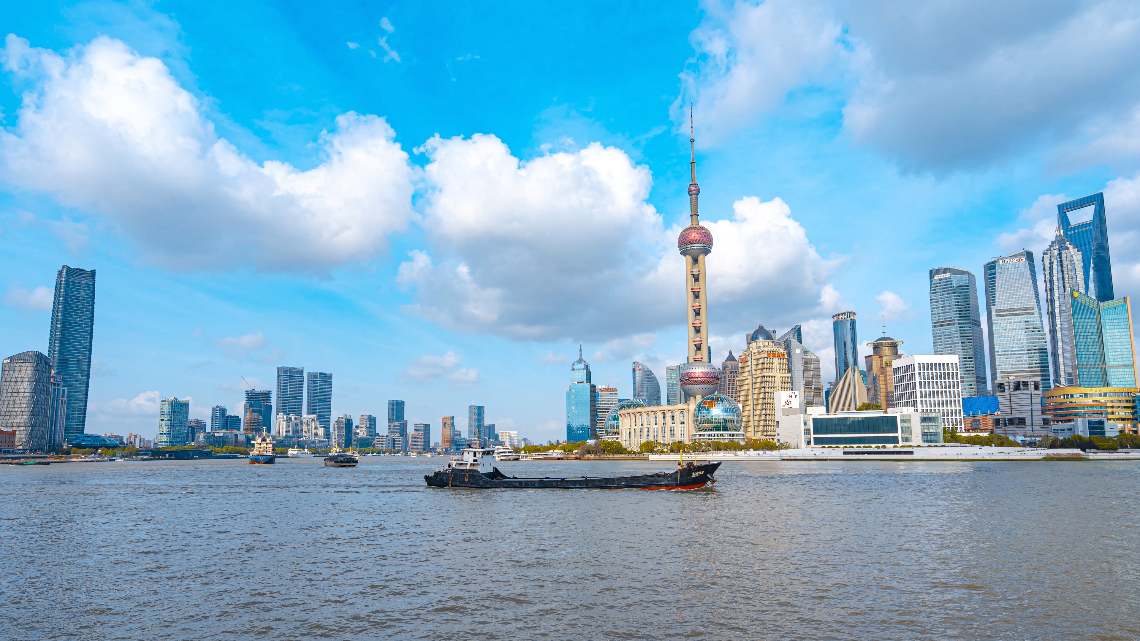 8K震撼移动延时上海外滩陆家嘴东方明珠三件套繁荣城市视频的预览图