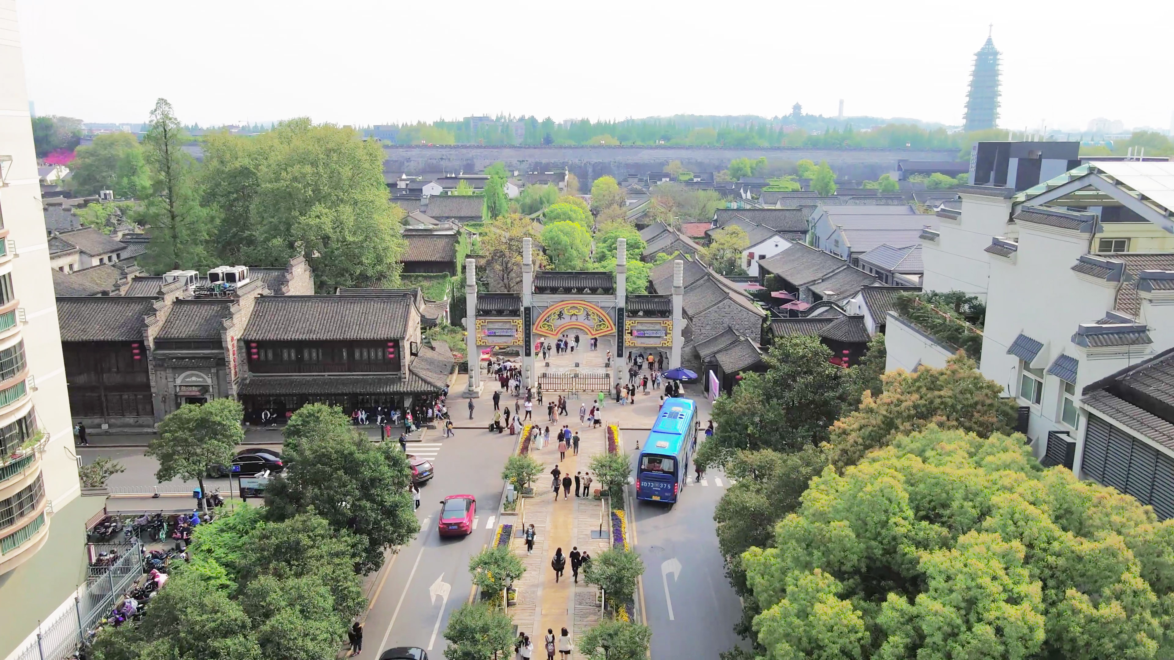 4K航拍南京地标老门东大门口景区视频视频的预览图