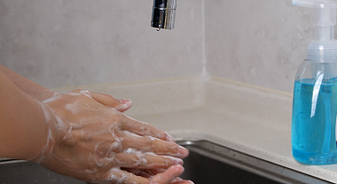 4K勤洗手防疫卫生水龙头洗手液洗手科教教育宣传视频视频的预览图