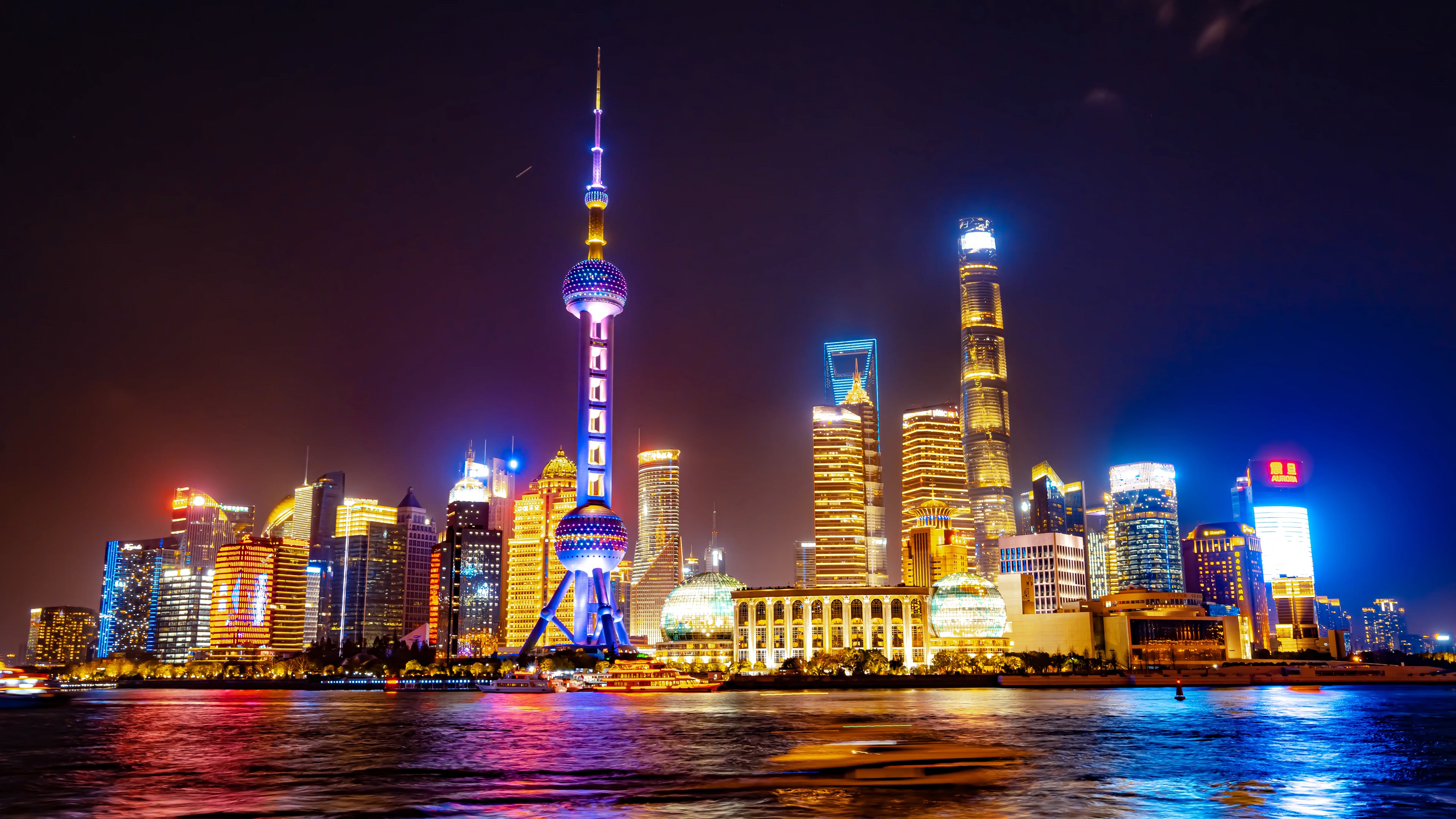 8K震撼延时上海外滩陆家嘴东方明珠三件套灯光秀城市夜景视频的预览图