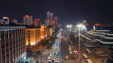 4K武汉城市地标武汉外滩车流城市夜景航拍实拍视频视频的预览图
