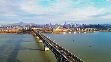 4K航拍南京长江大桥地标建筑海天一色城市宣传视频视频的预览图