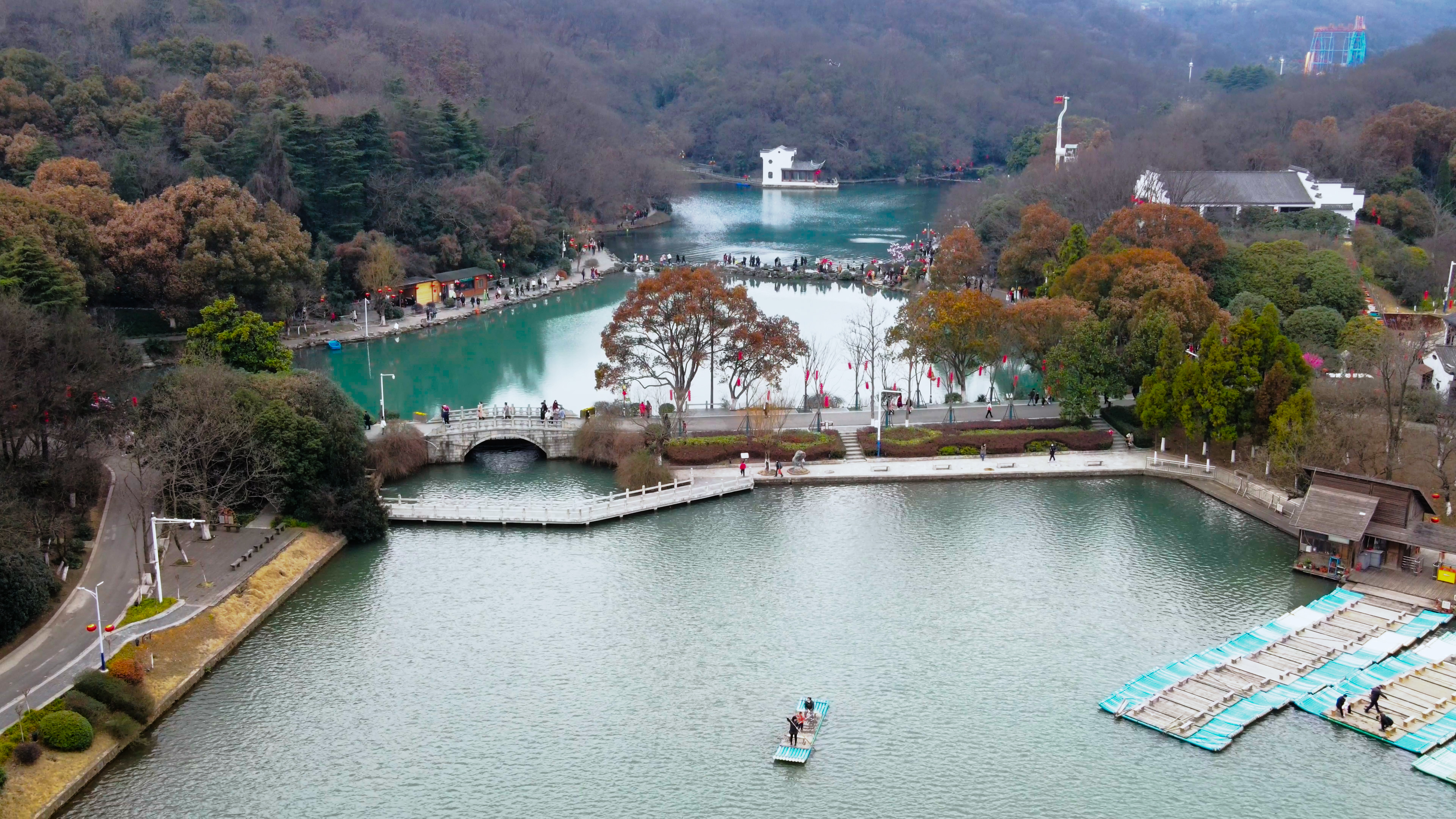 4K航拍南京4A级景区珍珠泉风景区视频的预览图