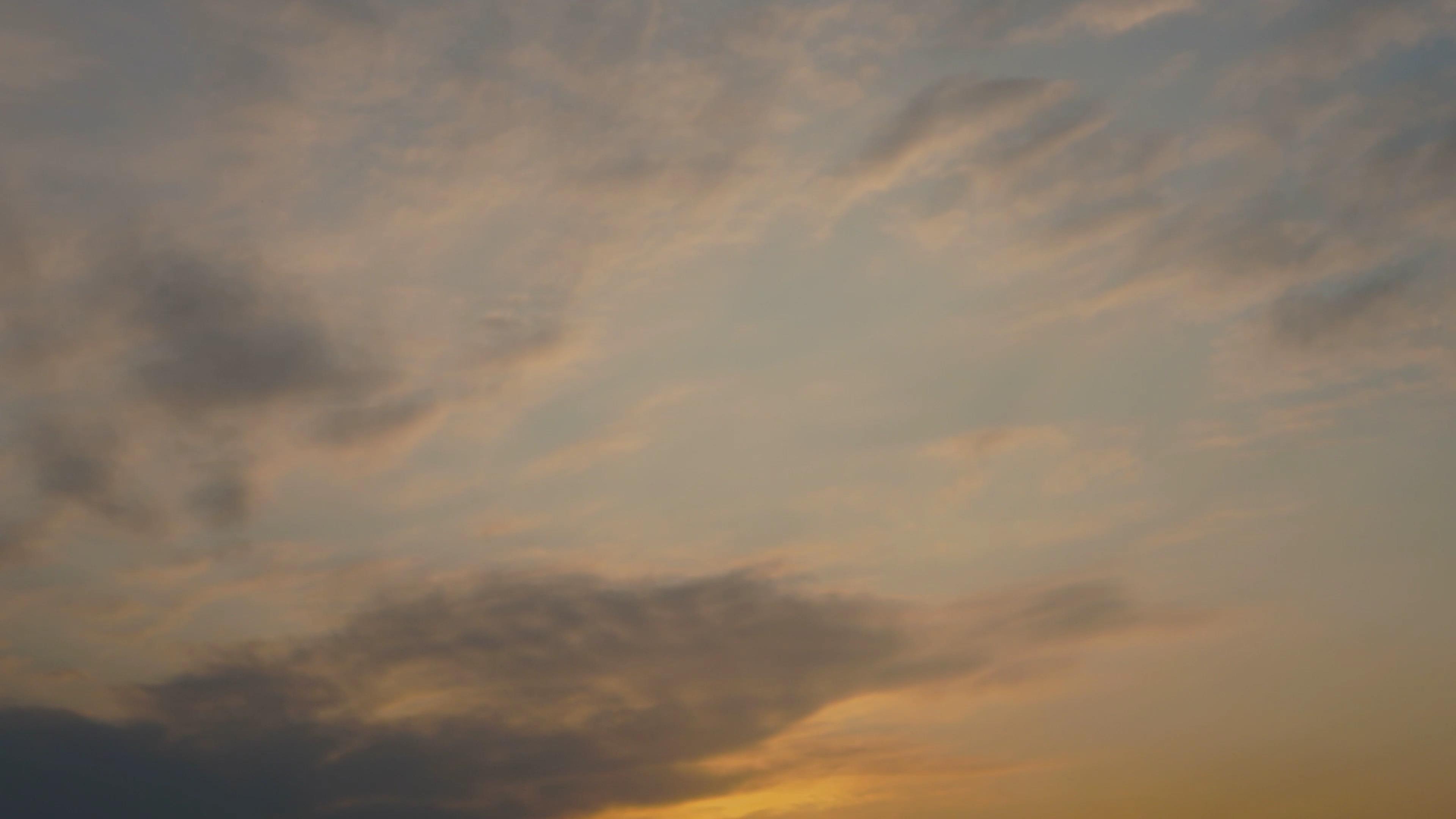 4K日落夕阳晚霞天空云层延时视频视频的预览图