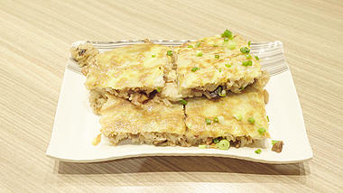 4k武汉特色美食三鲜豆皮餐饮宣传电视营销视频素材视频的预览图