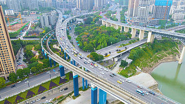 4K航拍重庆北滨路新华街立交桥车流交通视频的预览图
