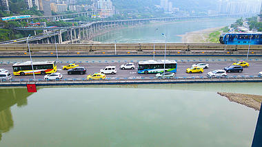 4K航拍城市桥梁车流交通视频的预览图