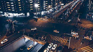 4K航拍武汉城市交通路口车流夜景实拍视频视频的预览图