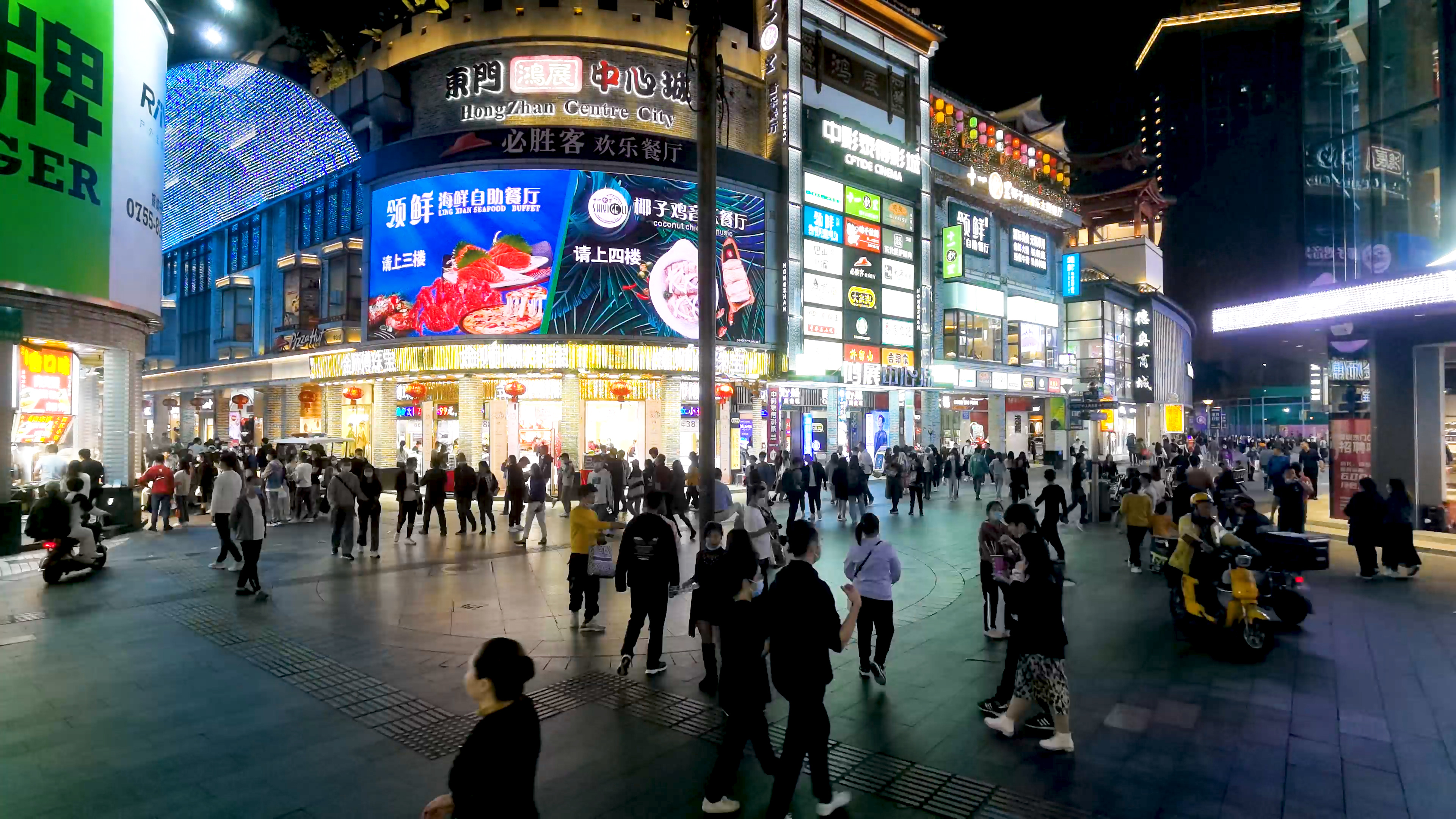 4K实拍深圳东门步行街人流量延时摄影视频的预览图