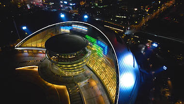 4K航拍杭州大剧院夜景视频的预览图