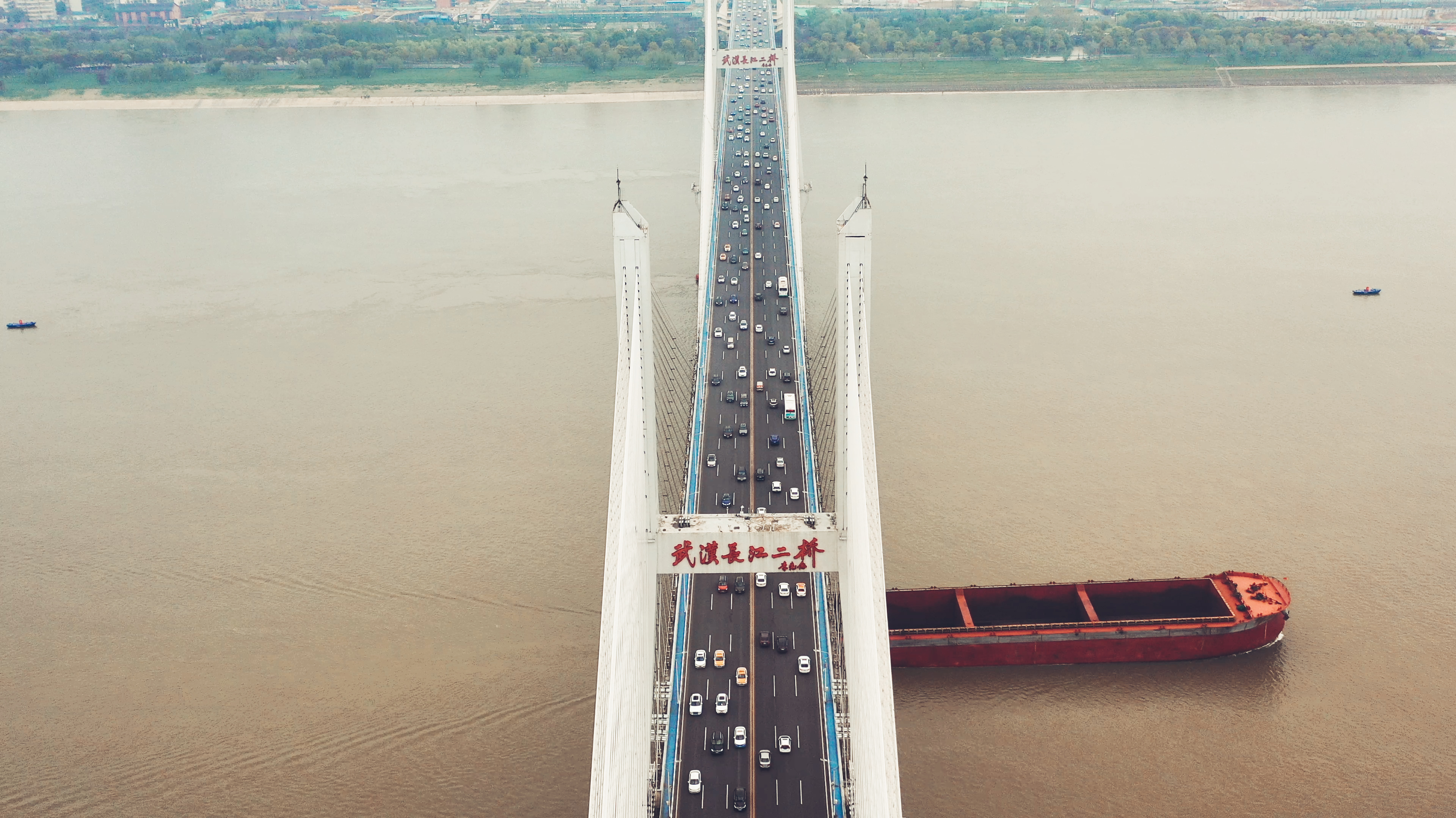 4K武汉长江二桥地标航拍实拍视频视频的预览图