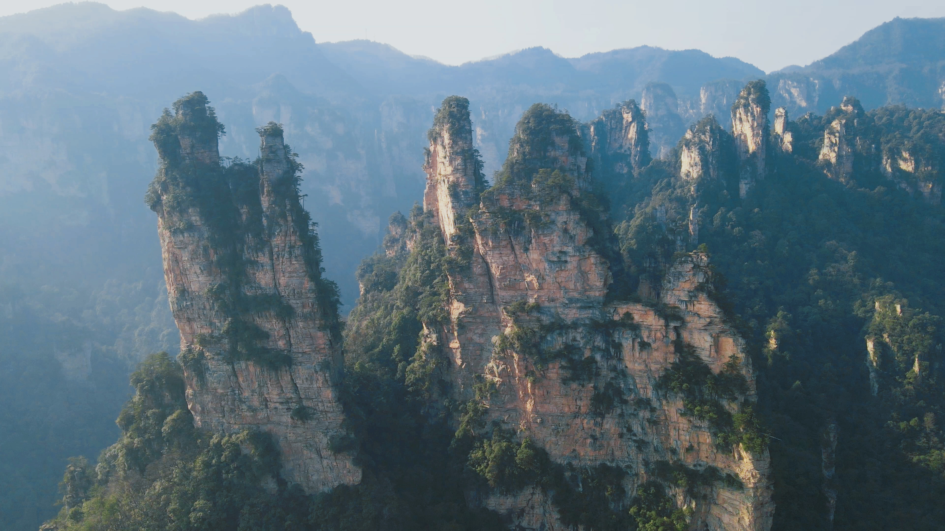 4K航拍张家界武陵源十里画廊自然风景视频视频的预览图