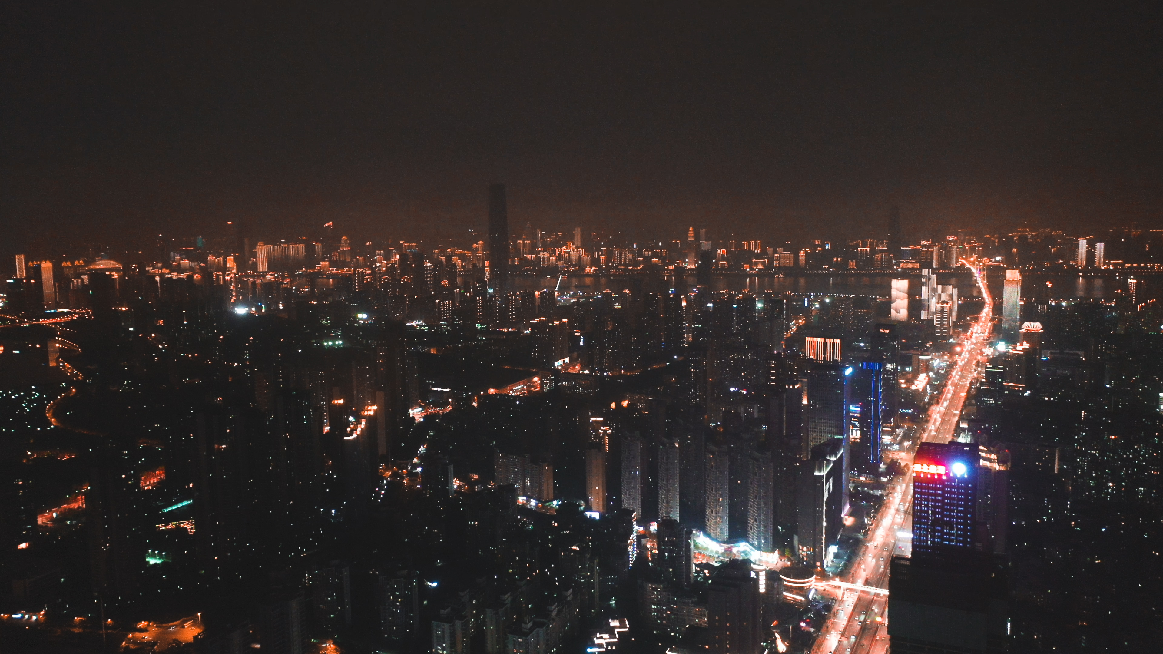 4K夜景武汉城市建筑群岳家嘴航拍实拍视频视频的预览图
