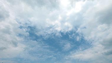 4K天空云层翻滚空镜头云卷云舒延时摄影视频的预览图