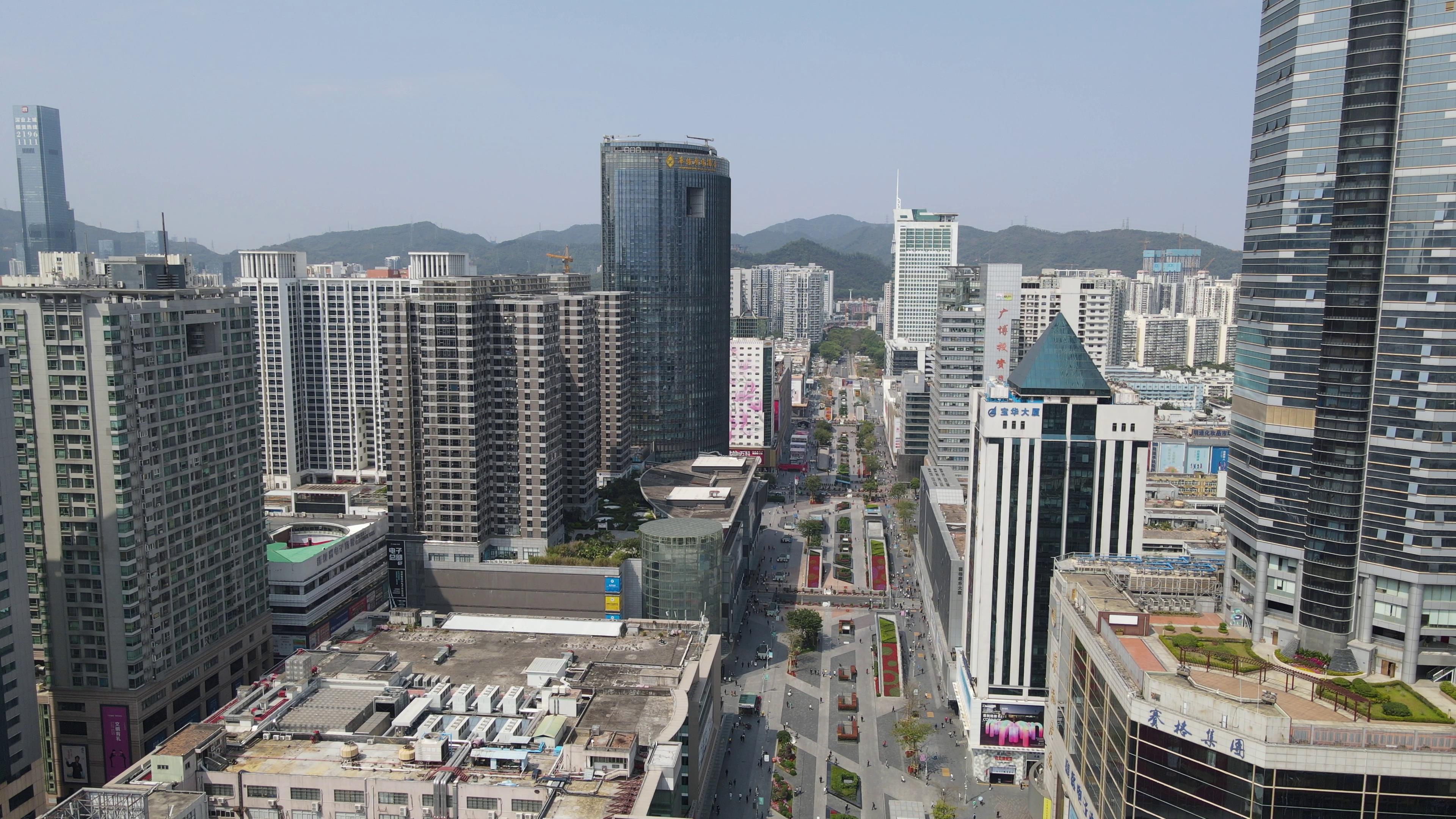 4K航拍深圳华强北商业圈步行街城市风光视频的预览图