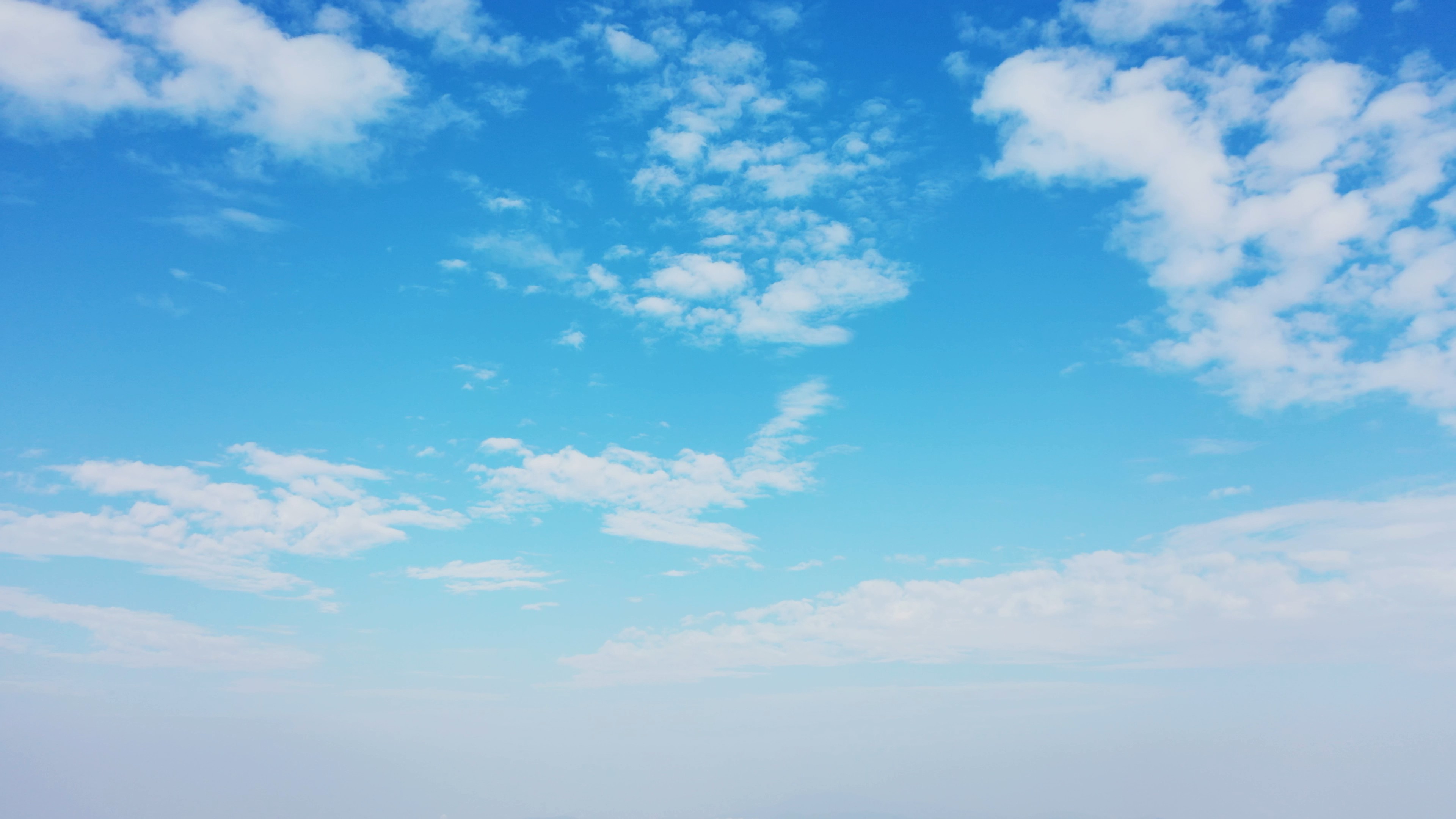 4K实拍唯美晴天晴空万里天空蓝天白云风景空镜视频的预览图