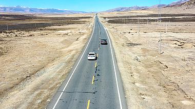 4K青藏高原318国道公路车辆行驶航拍广告素材视频的预览图