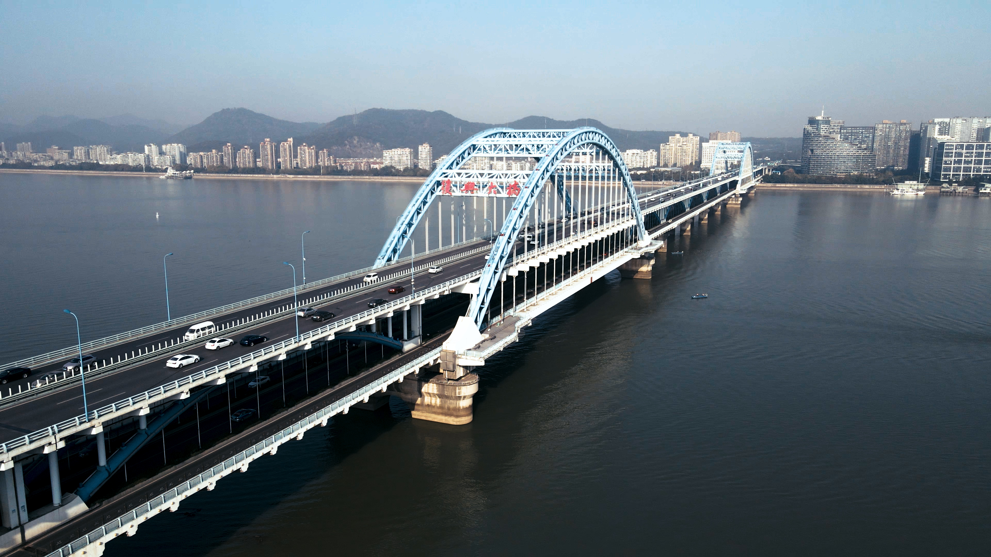 4k杭州城市复兴大桥航拍实拍素材视频的预览图