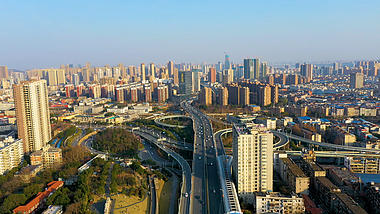 4K武汉城市建筑群楼盘航拍实拍视频视频的预览图