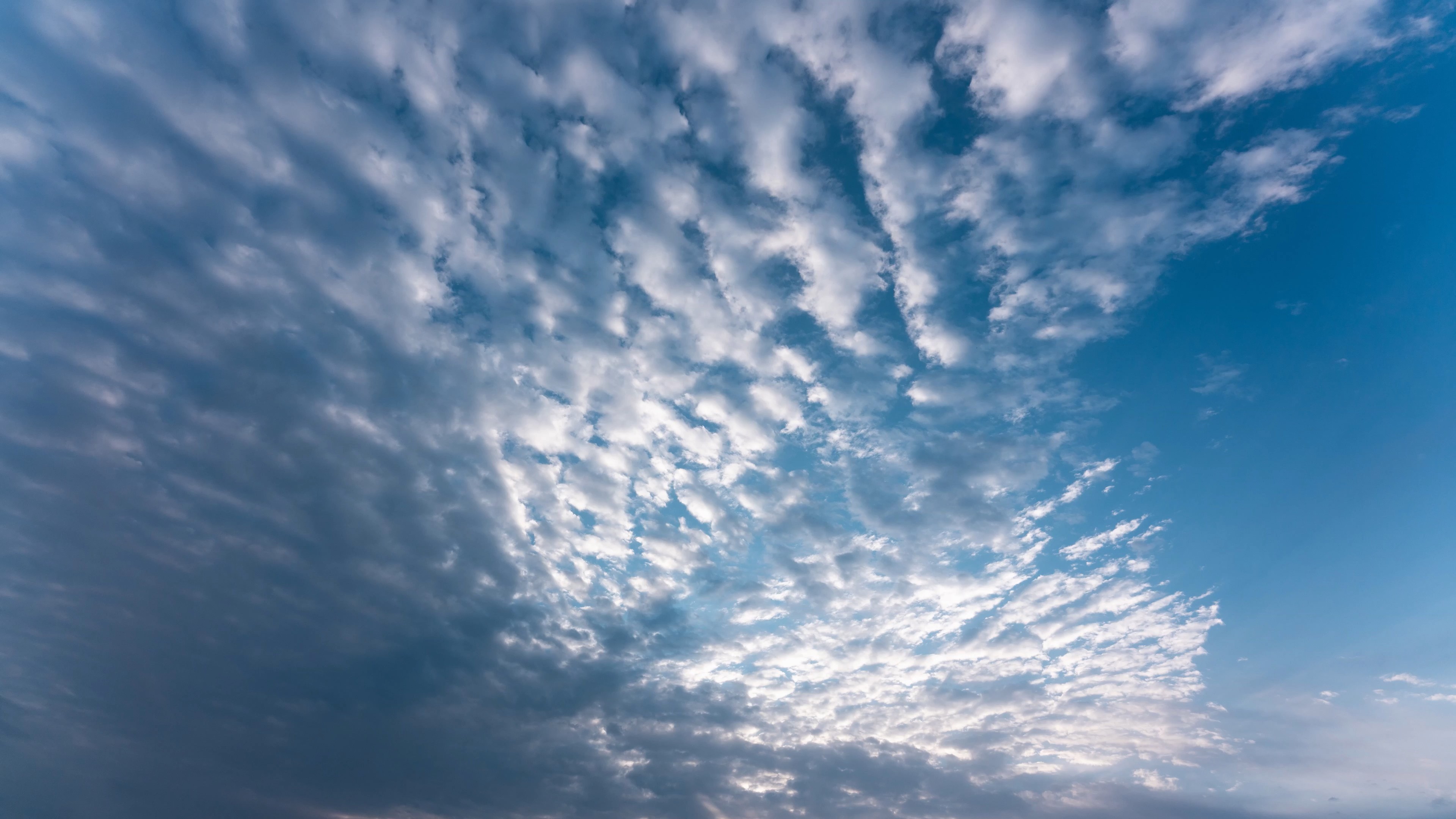 8k唯美清晨蓝天白云云层流动风景空镜延时视频的预览图