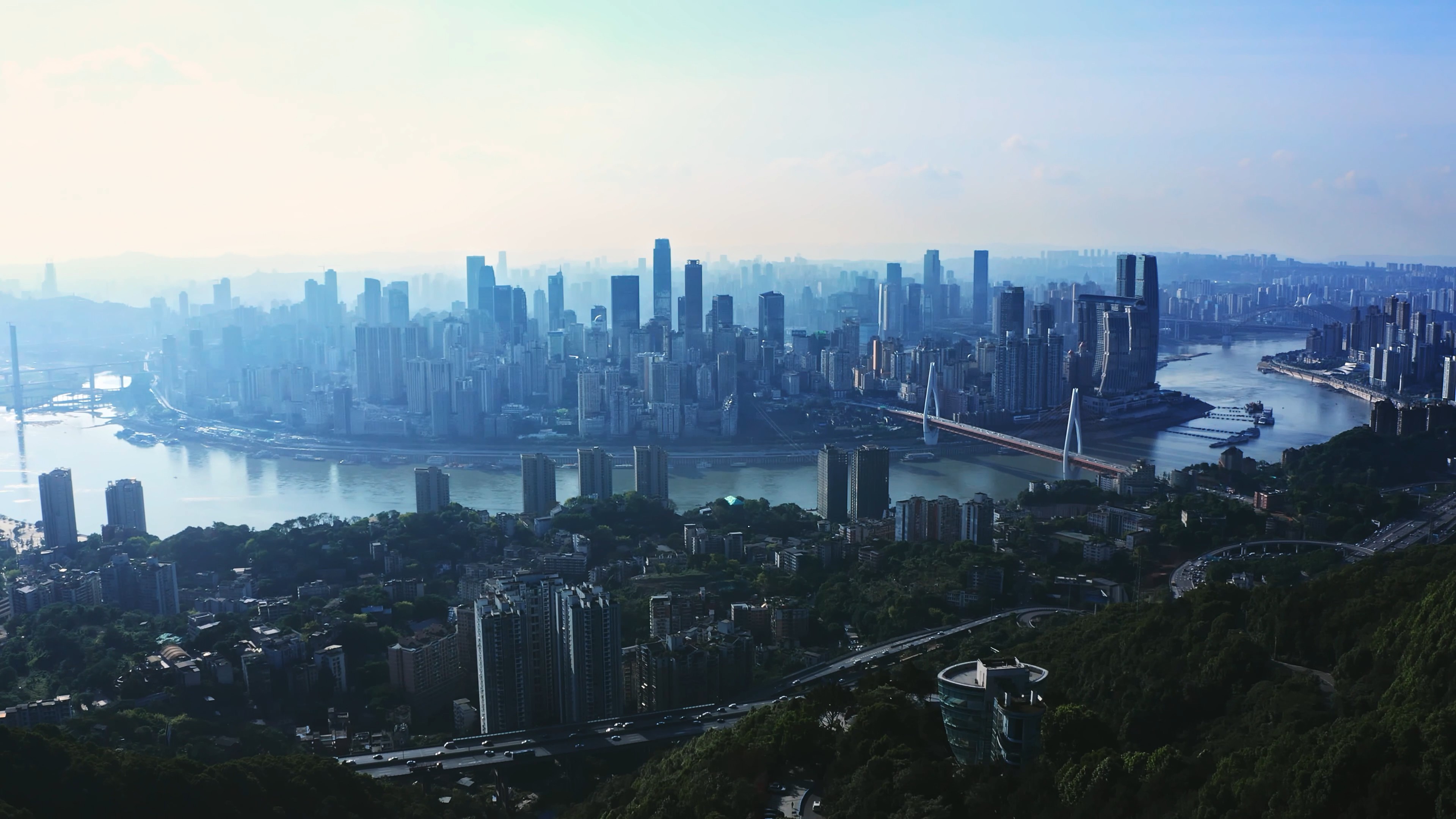 4k航拍重庆渝中区CBD密集建筑高楼视频的预览图