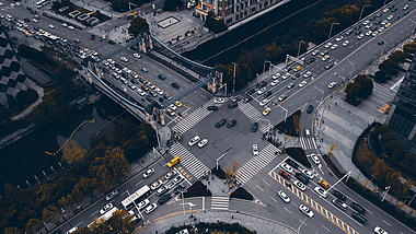 4K黑金武汉城市地标放鹰桥汉街航拍实拍视频视频的预览图