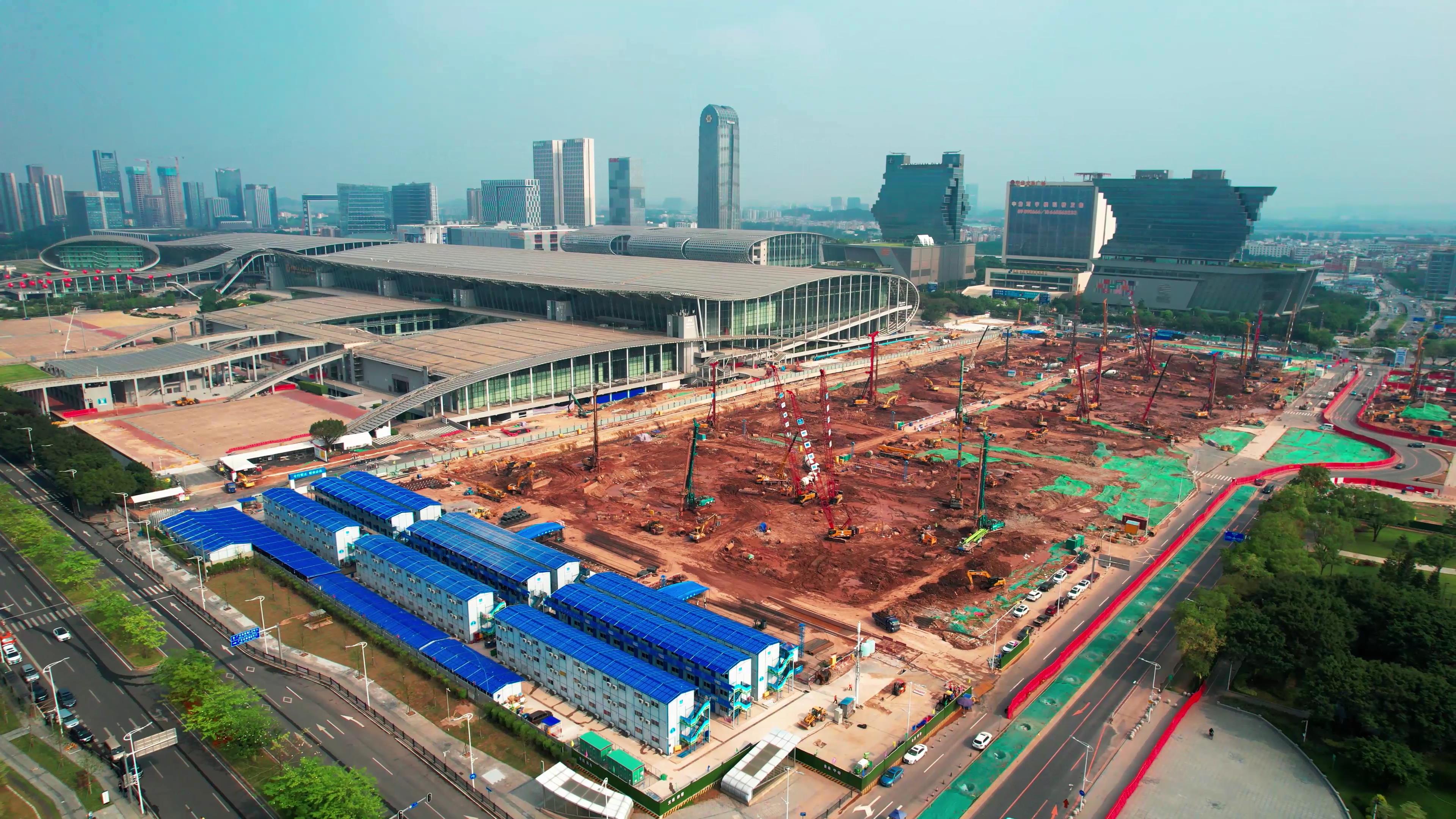4k广州琶洲会展馆最新航拍建筑工地视频的预览图