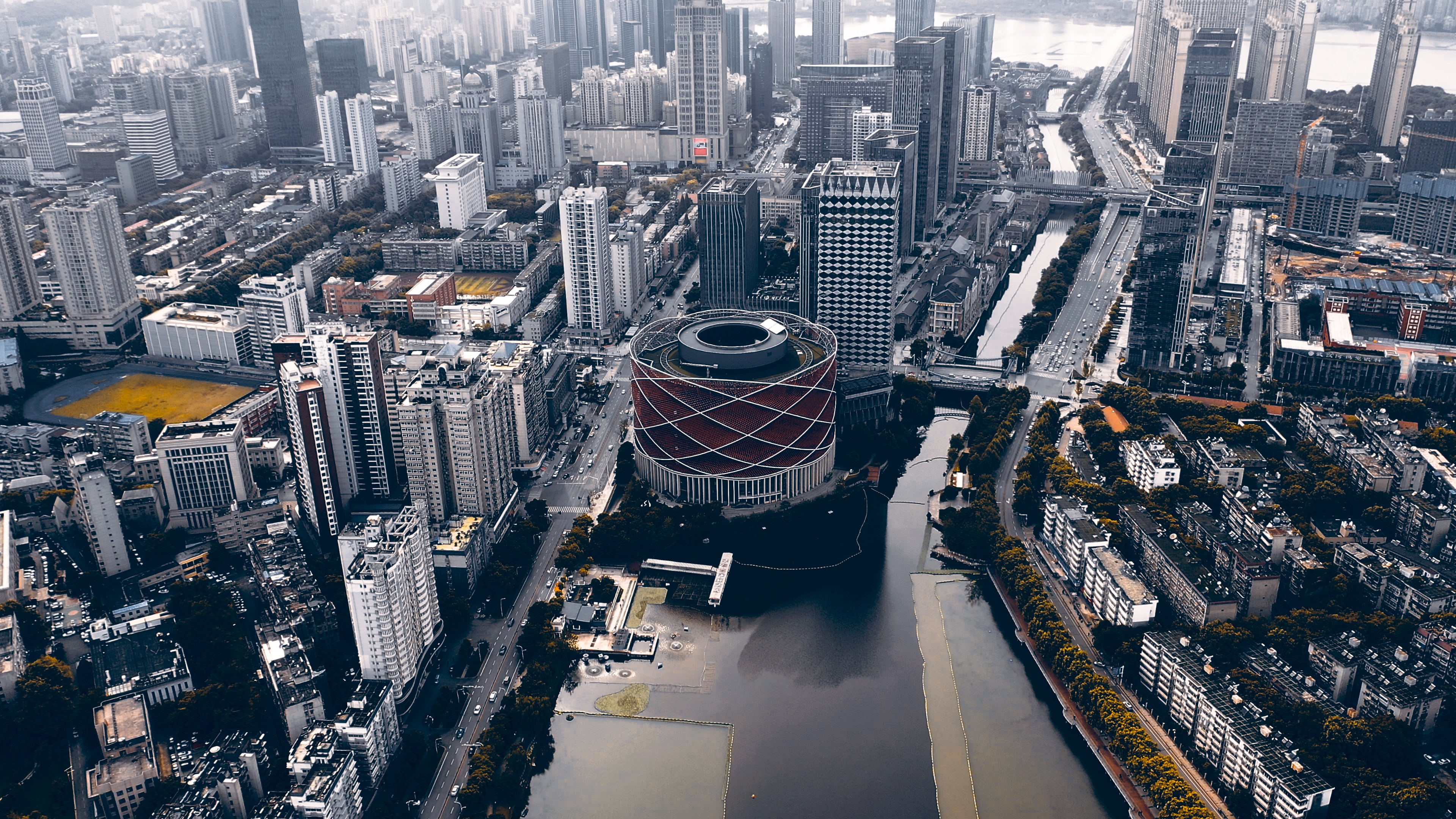 4K武汉城市地标汉秀剧场黑金实拍视频视频的预览图