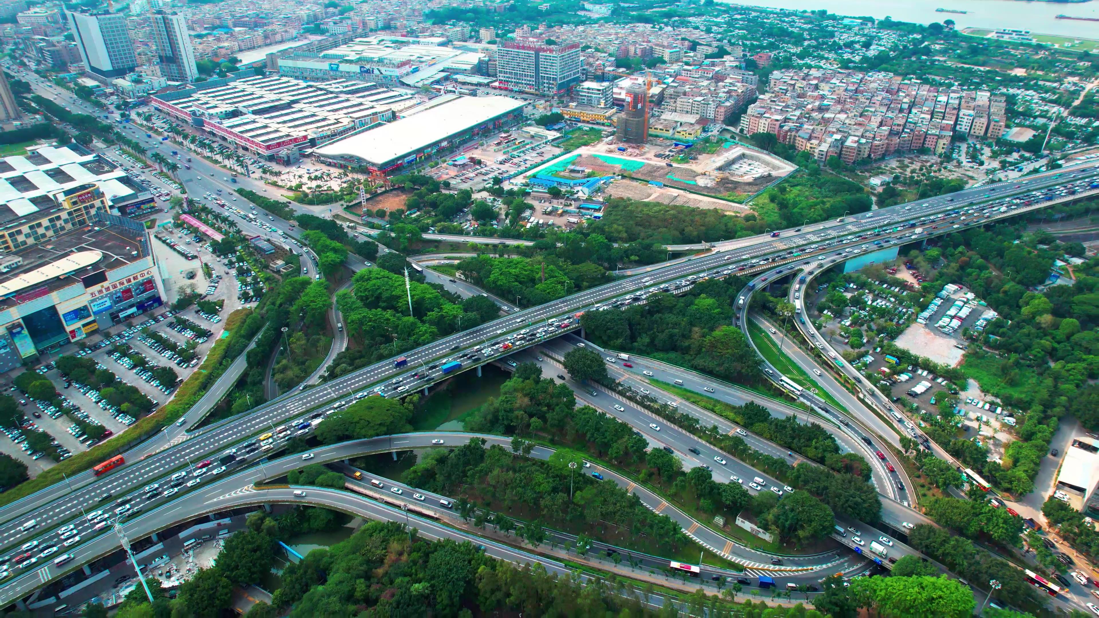 4k广州厦滘立交桥城市立体马路交通航拍车流视频的预览图