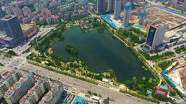 4K武汉城市地标新河街湖房地产楼盘航拍实拍视频视频的预览图