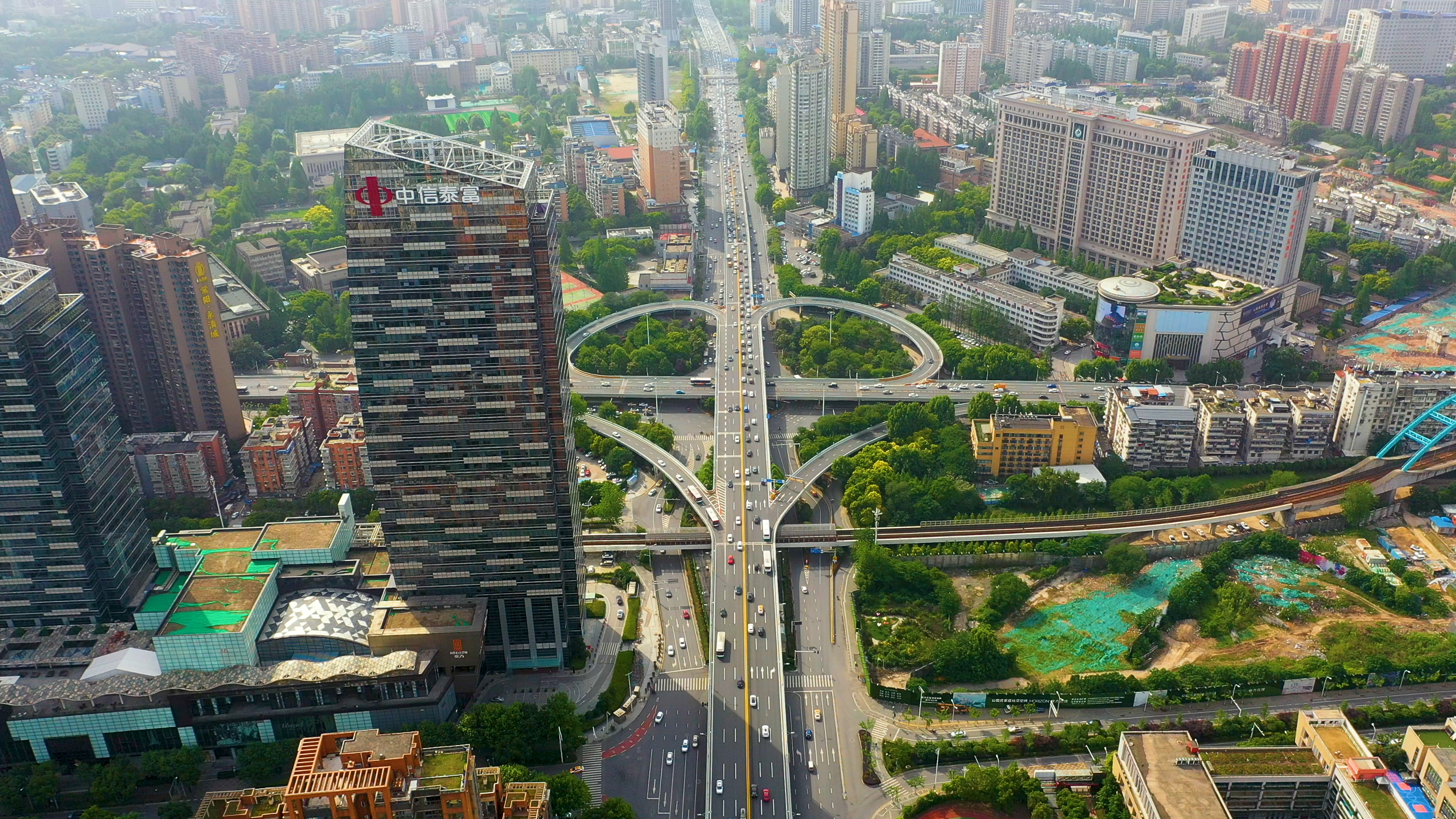 4K武汉城市黄浦路交通枢纽实拍视频视频的预览图
