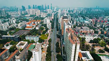4k广州海珠区城市楼房建筑新港中路段车流视频的预览图