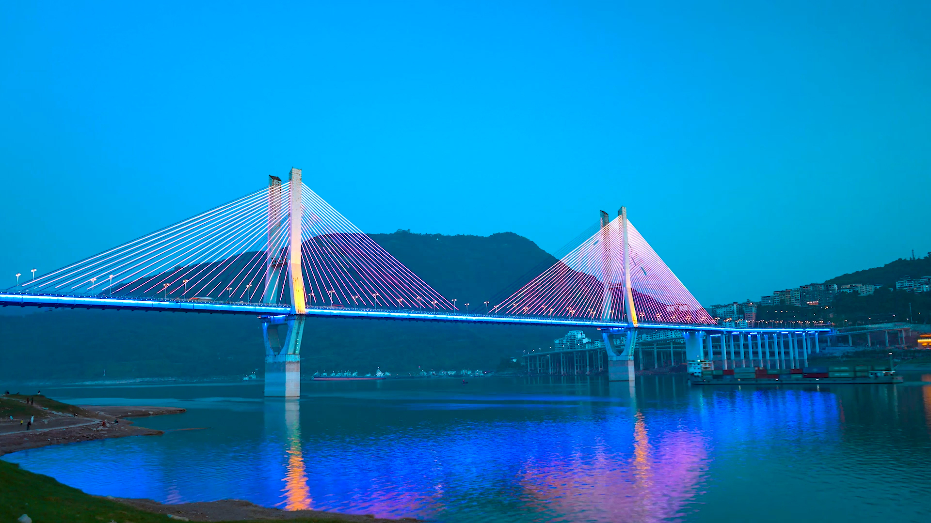 4K实拍云阳长江大桥地标日转夜延时视频的预览图