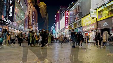 4k实拍节假日长沙黄兴路步行街人流延时摄影视频的预览图