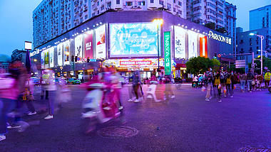 4K实拍南昌中山路商业街人流量延时摄影视频的预览图