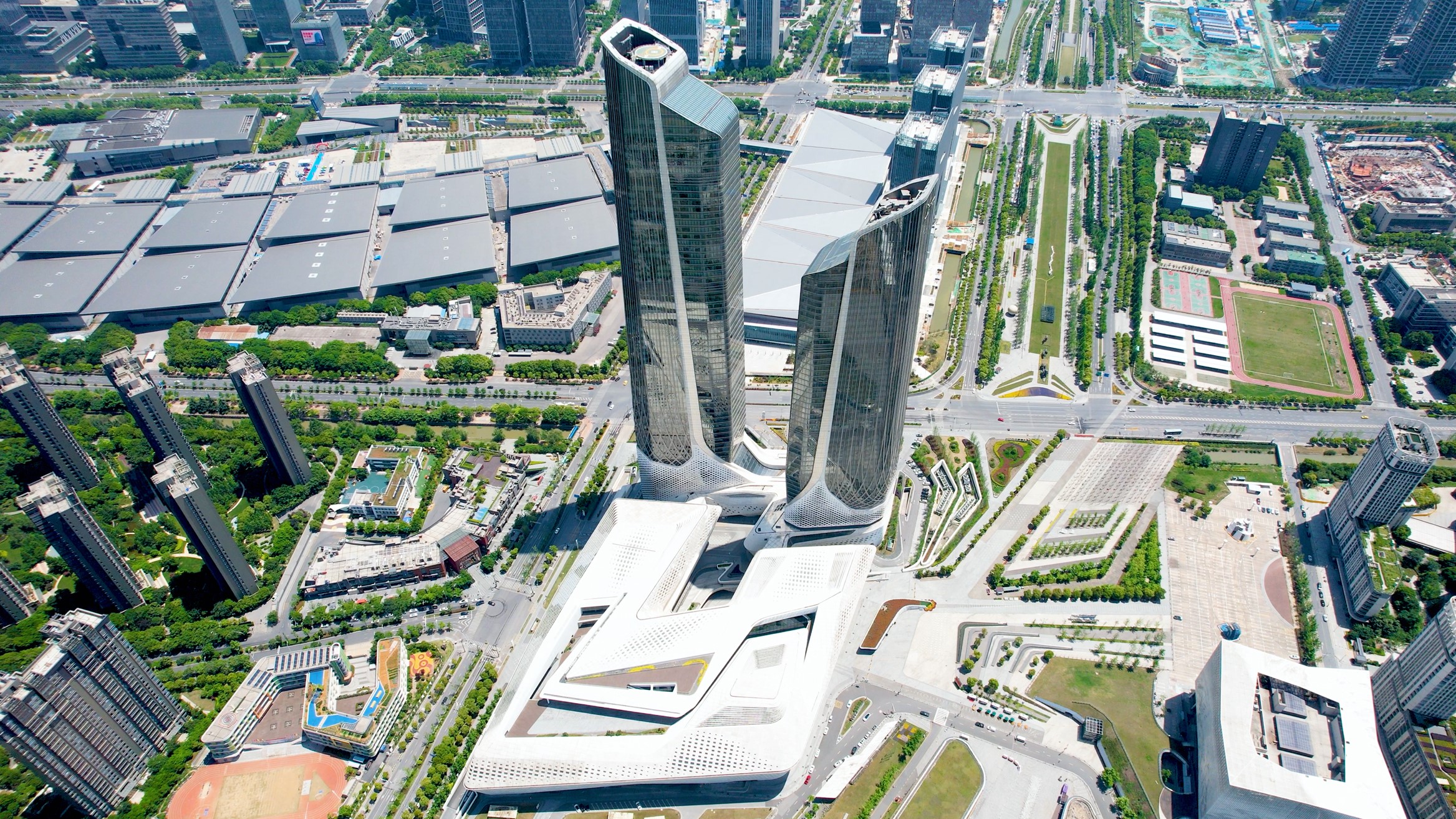 4k俯拍航拍南京河西城市地标商务CBD大楼双子楼视频的预览图