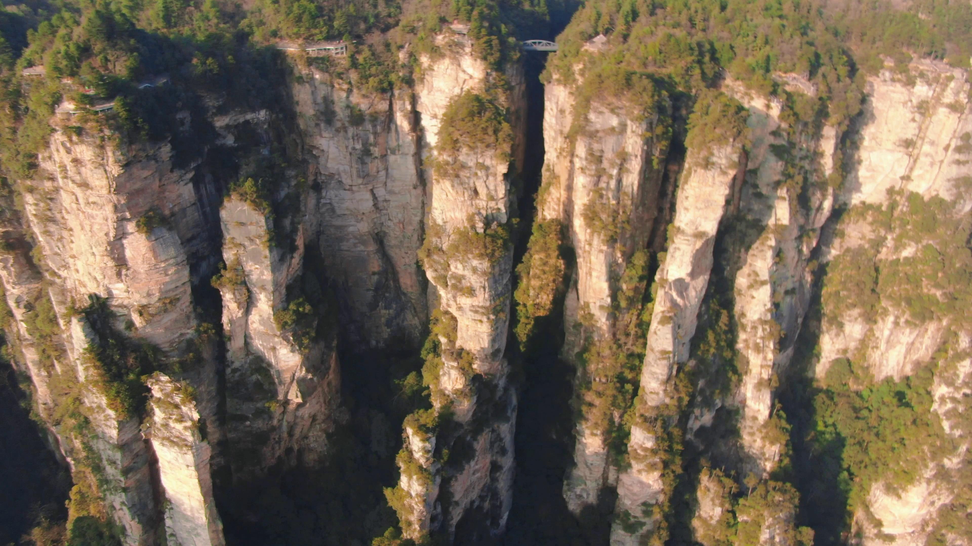 4K航拍张家界阿凡达取景点山峰怪石自然风景视频的预览图