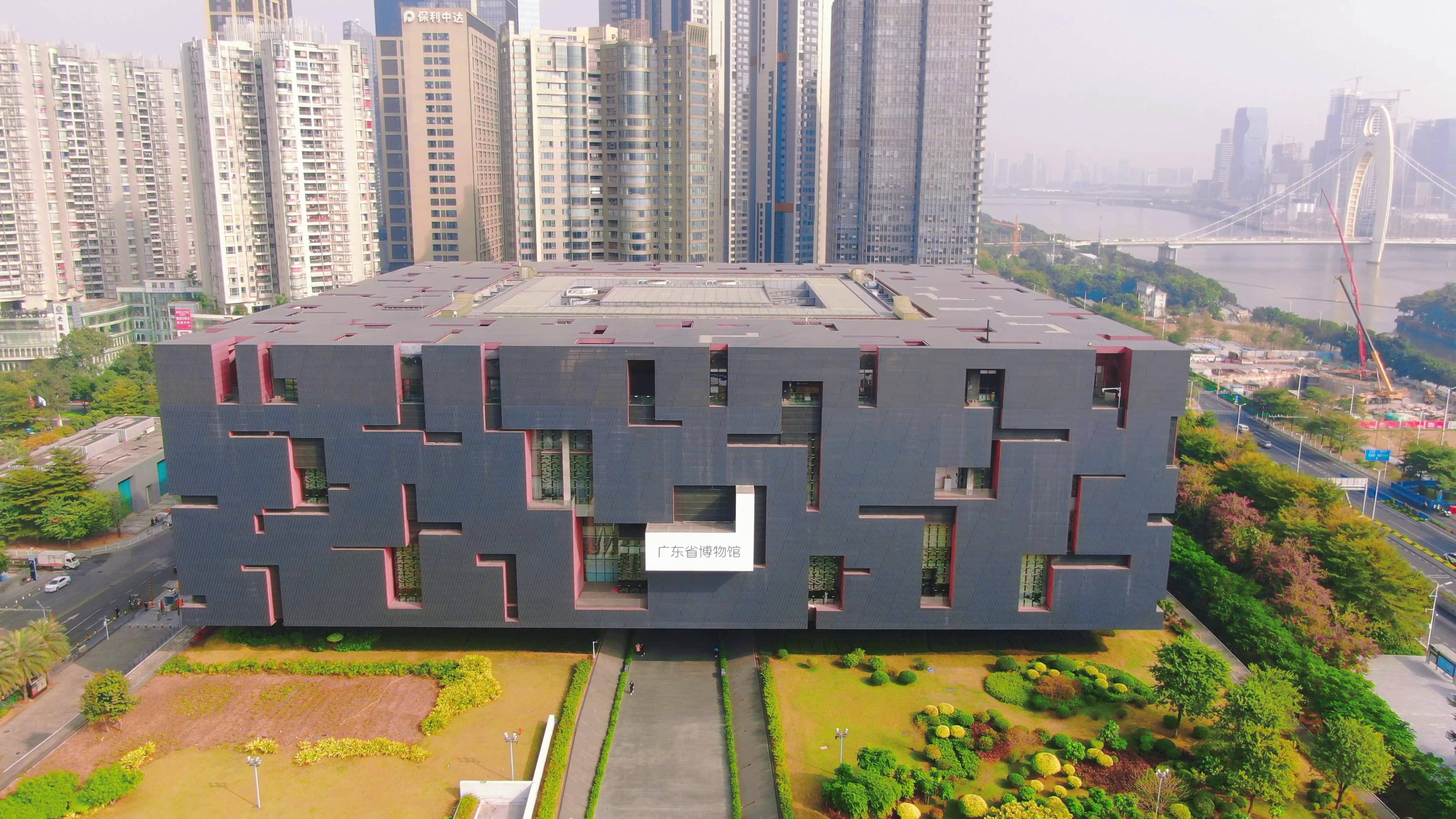 4K航拍广东博物馆城市地标建筑视频视频的预览图